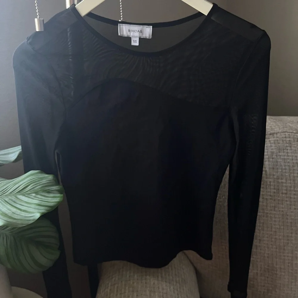 Elegant Black Sheer Top - Picture 5 of 5